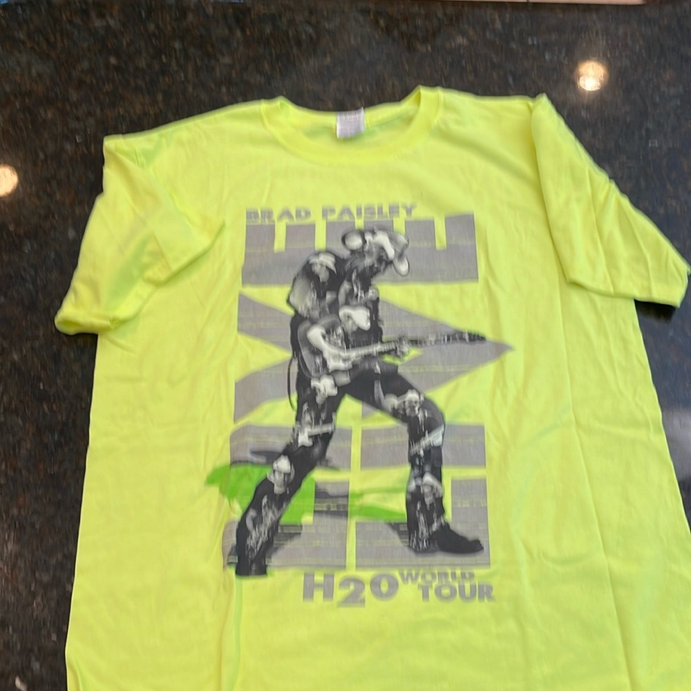 Brad Paisley H2O World Tour t shirt men’s large NWOT